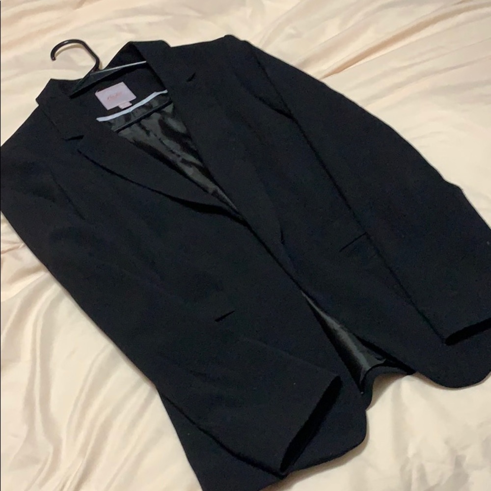Black blazer suit jacket by Candie’s